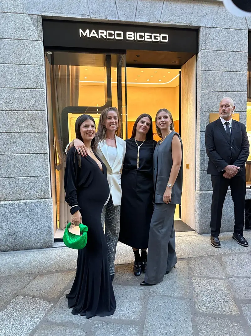 Entrada joyería Marco Bicego en Milán el día de la inauguración